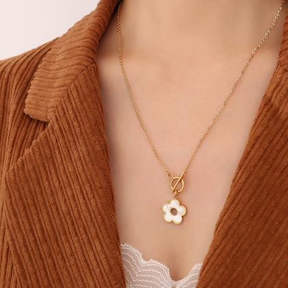 Lucky Flower Pendant Necklace Elegant Personality..