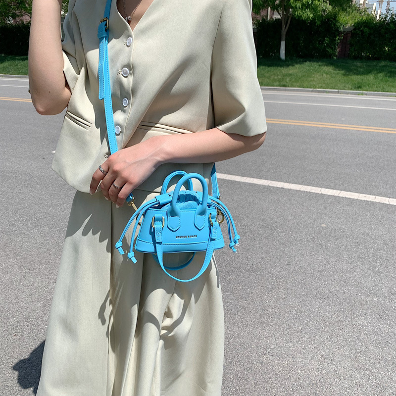 2023 Summer Mini Cute Group Shoulder Fashion And Versatile Drawstring Texture Messenger Handbag Red Bag Designer Handba